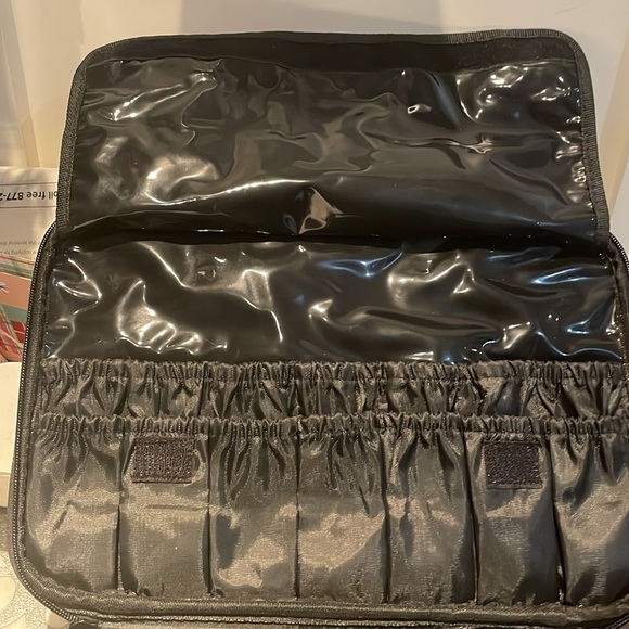 Large Makeup Suitcase​​ - Picture 9 of 10